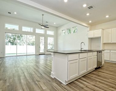 402 Zennia St - Photo Thumbnail 9