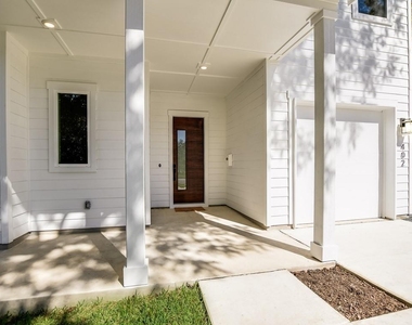 402 Zennia St - Photo Thumbnail 1
