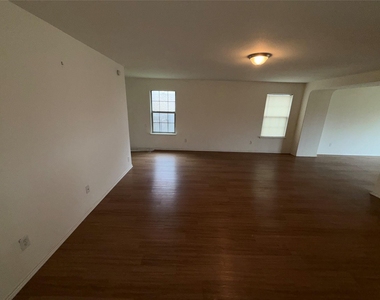 621 Dark Tree Ln - Photo Thumbnail 4