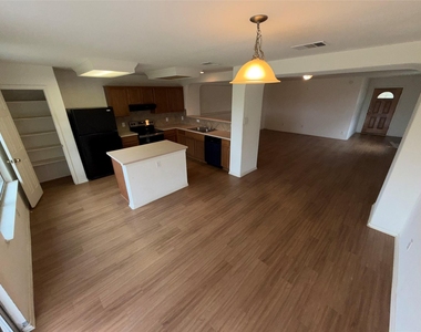 621 Dark Tree Ln - Photo Thumbnail 2