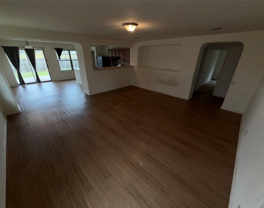 621 Dark Tree Ln - Photo Thumbnail 1