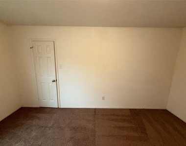 621 Dark Tree Ln - Photo Thumbnail 7