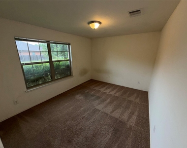 621 Dark Tree Ln - Photo Thumbnail 5