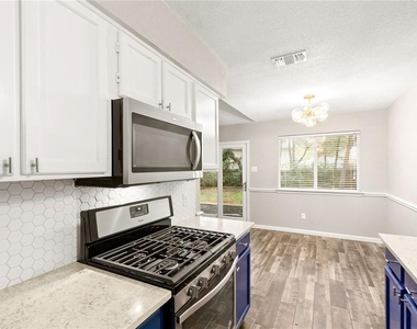 9708 Moorberry St - Photo Thumbnail 8