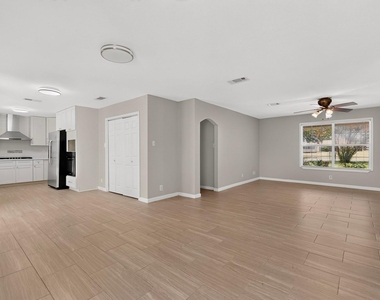 2307 Galway St - Photo Thumbnail 8