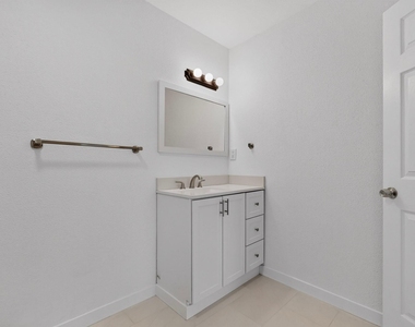 2307 Galway St - Photo Thumbnail 23