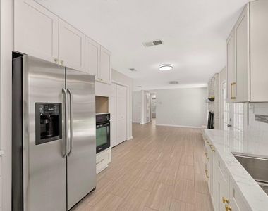 2307 Galway St - Photo Thumbnail 14