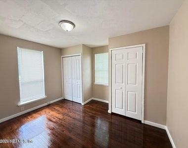 8515 Maple Street - Photo Thumbnail 10