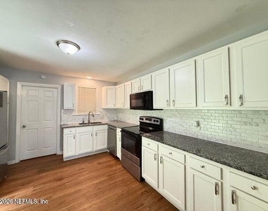 8515 Maple Street - Photo Thumbnail 4
