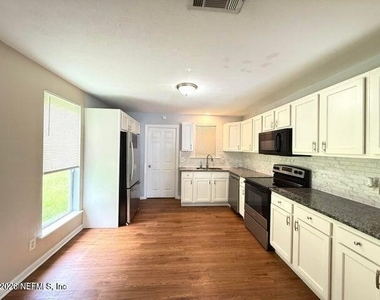 8515 Maple Street - Photo Thumbnail 5