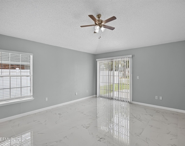 490 Hillside Drive - Photo Thumbnail 10