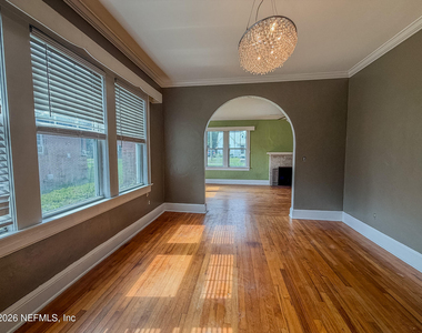 1031 Inwood Terrace - Photo Thumbnail 12