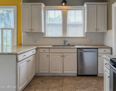1031 Inwood Terrace - Photo Thumbnail 7