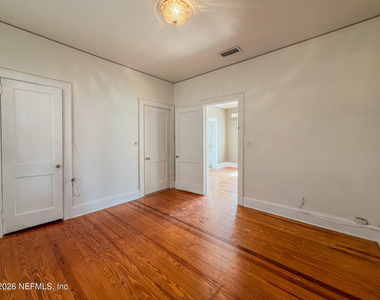 1031 Inwood Terrace - Photo Thumbnail 8