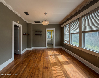 1031 Inwood Terrace - Photo Thumbnail 13