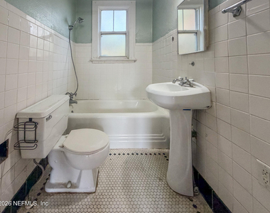 1031 Inwood Terrace - Photo Thumbnail 10