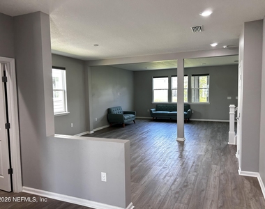 11646 Pacific Dogwood Court - Photo Thumbnail 5