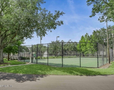 13703 Richmond Park Drive N - Photo Thumbnail 17