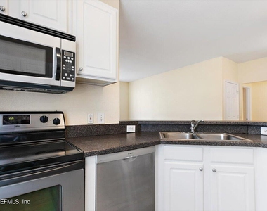 13703 Richmond Park Drive N - Photo Thumbnail 6