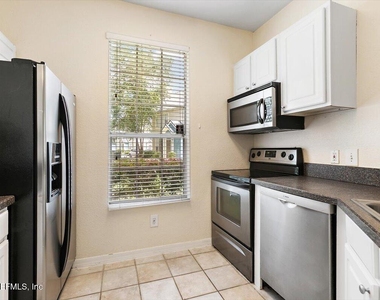 13703 Richmond Park Drive N - Photo Thumbnail 5