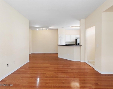 13703 Richmond Park Drive N - Photo Thumbnail 2
