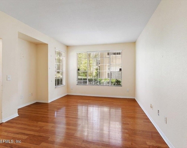 13703 Richmond Park Drive N - Photo Thumbnail 1