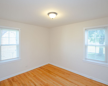 4262 W Nelson Street - Photo Thumbnail 4