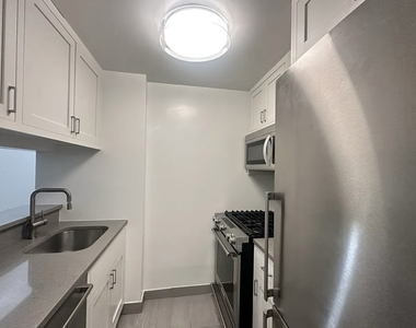 101 West 55th Street - Photo Thumbnail 2