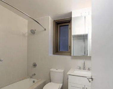 101 West 55th Street - Photo Thumbnail 3