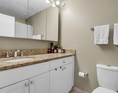 10 E Ontario Street - Photo Thumbnail 9