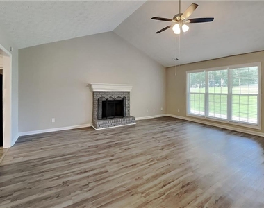 399 Charesa Lane - Photo Thumbnail 2