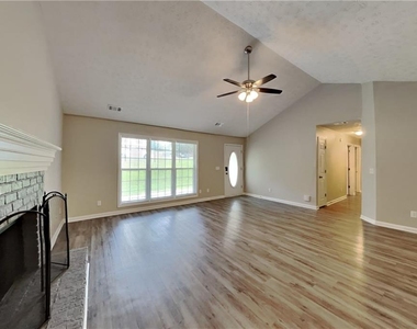 399 Charesa Lane - Photo Thumbnail 3