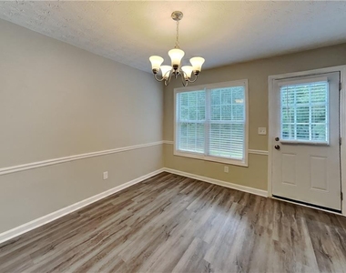 399 Charesa Lane - Photo Thumbnail 6