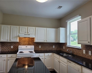 6010 Stonebrook Lane - Photo Thumbnail 9