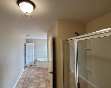 6010 Stonebrook Lane - Photo Thumbnail 30