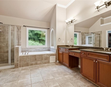 2060 Fife Ridge Court - Photo Thumbnail 10