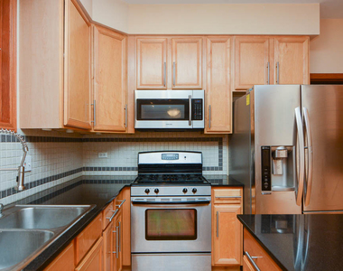 1720 W Augusta Avenue - Photo Thumbnail 3