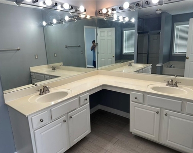 4306 Shillham Court - Photo Thumbnail 19
