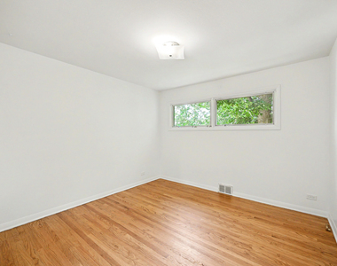 673 N Park Boulevard - Photo Thumbnail 16