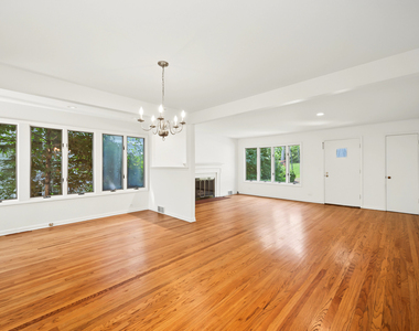 673 N Park Boulevard - Photo Thumbnail 6