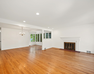 673 N Park Boulevard - Photo Thumbnail 3