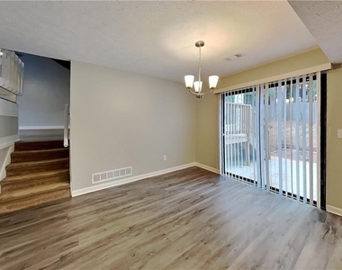904 Branford Lane Nw - Photo Thumbnail 5