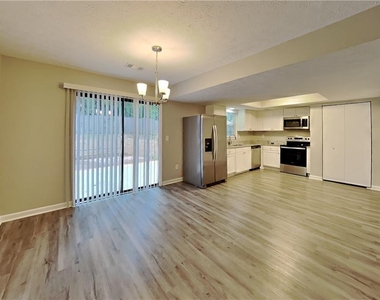 904 Branford Lane Nw - Photo Thumbnail 4