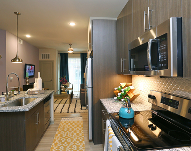 690 E Algonquin Road - Photo Thumbnail 4
