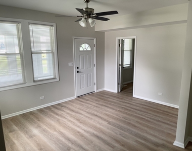 8370 Archer Avenue - Photo Thumbnail 2