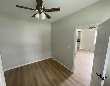8370 Archer Avenue - Photo Thumbnail 5