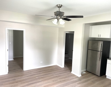 8370 Archer Avenue - Photo Thumbnail 4