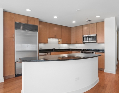 60 E Monroe Street - Photo Thumbnail 2