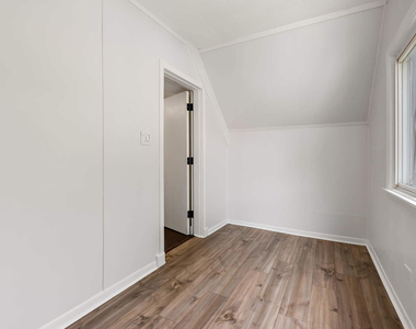 6844 N Ottawa Avenue - Photo Thumbnail 12
