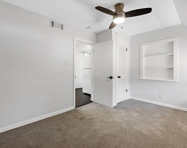 6844 N Ottawa Avenue - Photo Thumbnail 11